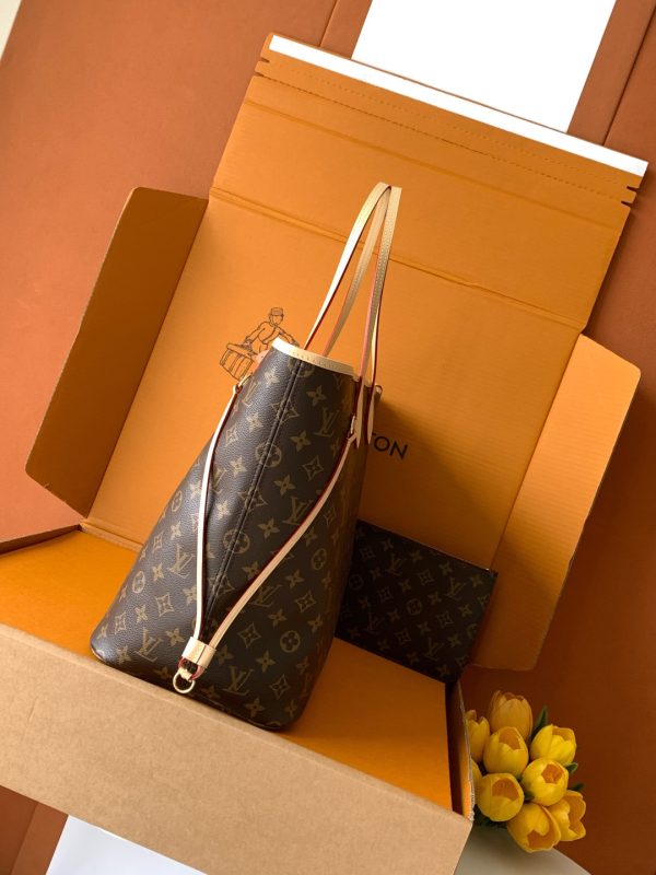 cmp_i1765554458399_3547_0_1 LV handbag
