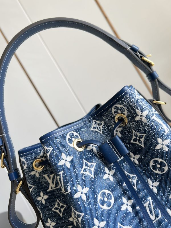 i1644779872_3375_1 Petit No é bucket bag