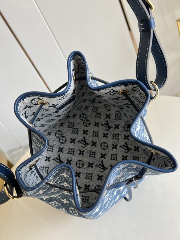 i1644779872_4754_5 Petit No é bucket bag