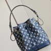 i1644779872_5187_0 Petit No é bucket bag