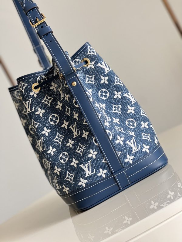 i1644779872_7556_2 Petit No é bucket bag