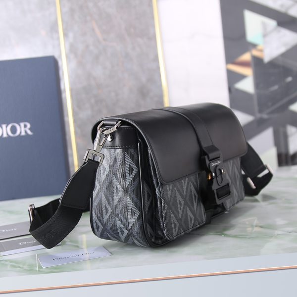 i1700328551_2758_2 Dior Hit the Road handbag