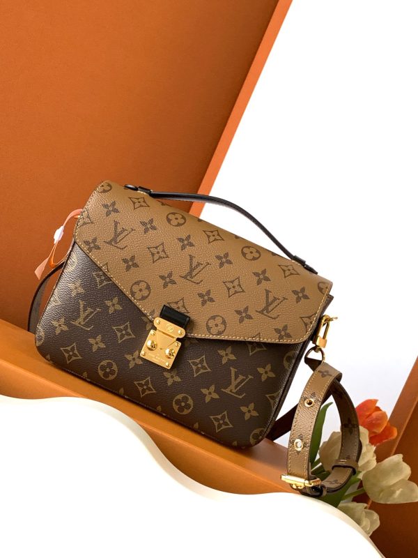 Pochette M é tis handbag