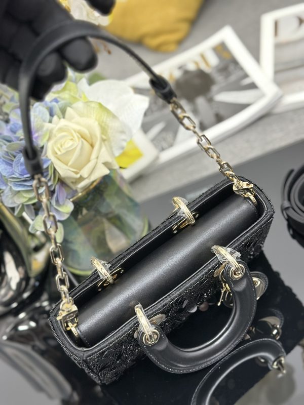 i1734758736_2020_8 Lady Dior’