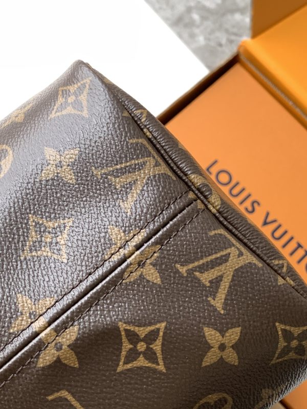 Neverfull Medium Handbag
