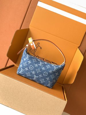 i1745388272_7659_7 HILLS CHETTE Handbag