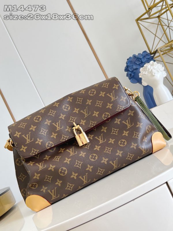 HIDE AWAY Medium Handbag