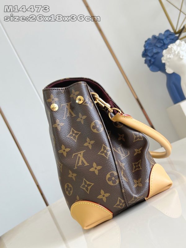HIDE AWAY Medium Handbag