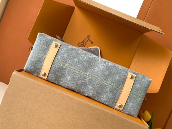 i1748591901_6628_3 CARRYALL Medium Handbag