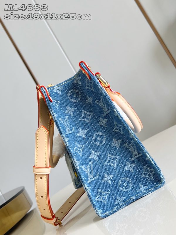 ONTHEGO Small Handbag