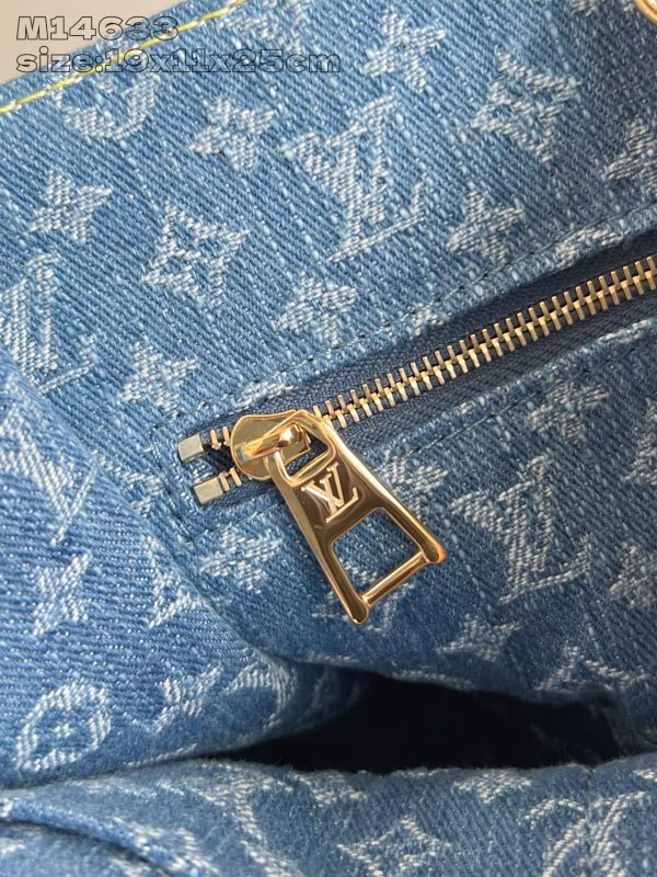 ONTHEGO Small Handbag