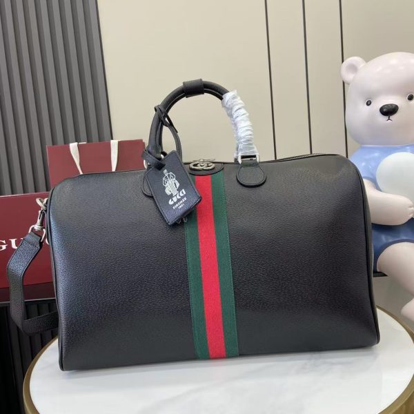 i1760181726829_3967_0_0 The Gucci Savoy collection innovates by combining black color schemes with exquisite leather, showcasing classic silhouettes