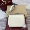 The Gucci Horsebit shoulder bag reproduces the brand's equestrian style design, incorporating light gold details and smooth soft leather