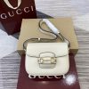 The Gucci Horsebit shoulder bag reproduces the brand's equestrian style design, incorporating light gold details and smooth soft leather