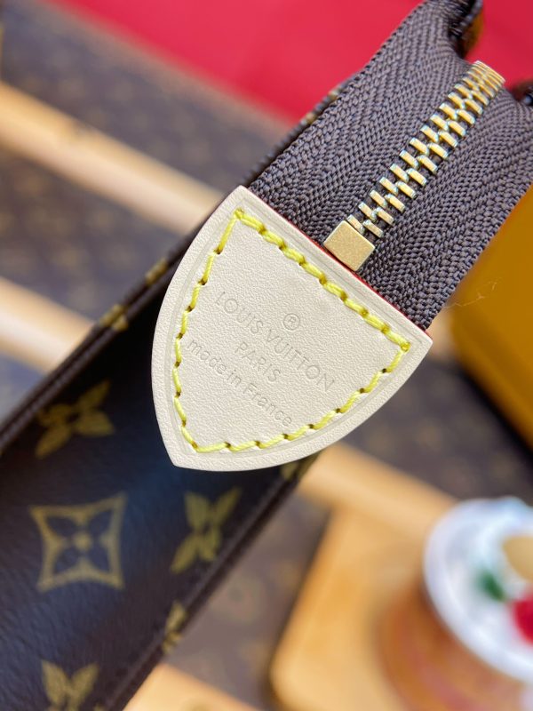 M83547 handbag