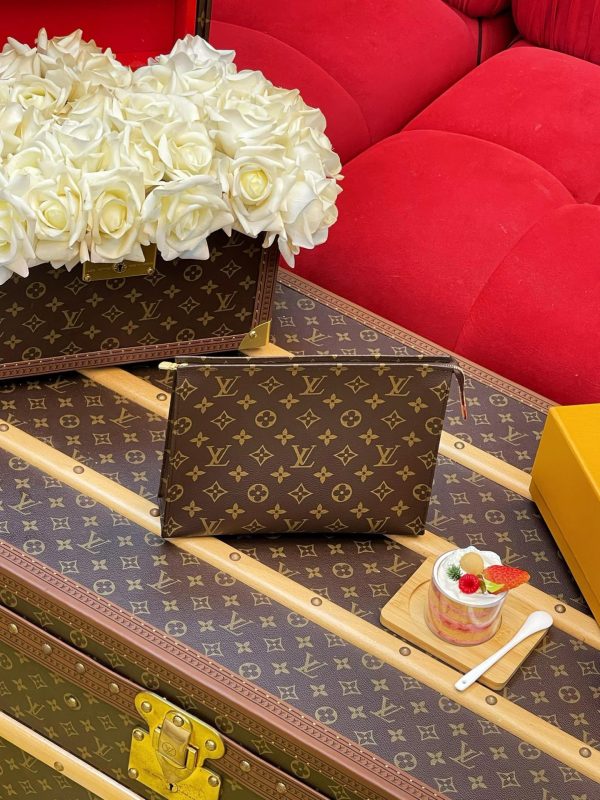 M83547 handbag
