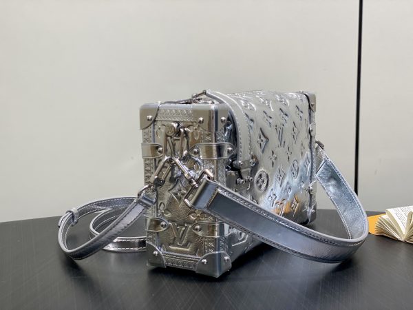 TRUNK medium-sized handbag