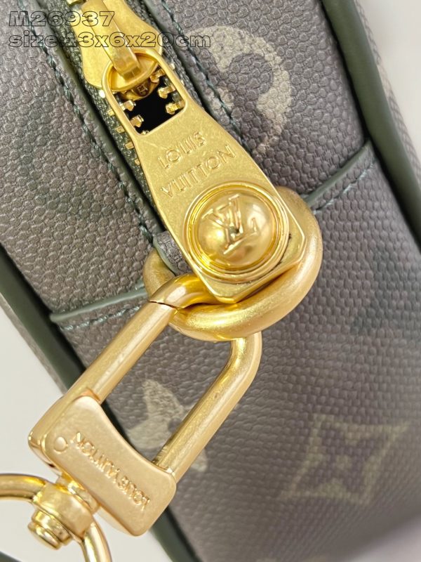 i1764737732539_3758_0_3 Capucines Souple large handbag reinterprets Louis Vuitton's classic design