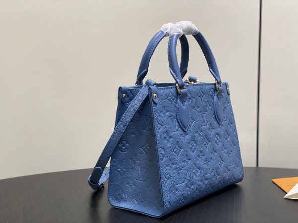 The OnTheGo small handbag is made of Monogram Empreinte sn leather