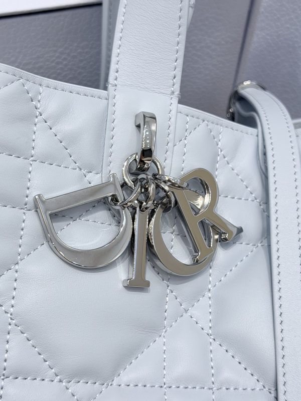 i1776327773289_8748_0_5 Dior handbag