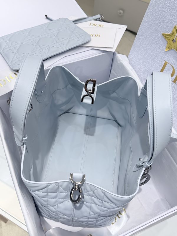 i1776329673898_5736_0_8 Dior handbag